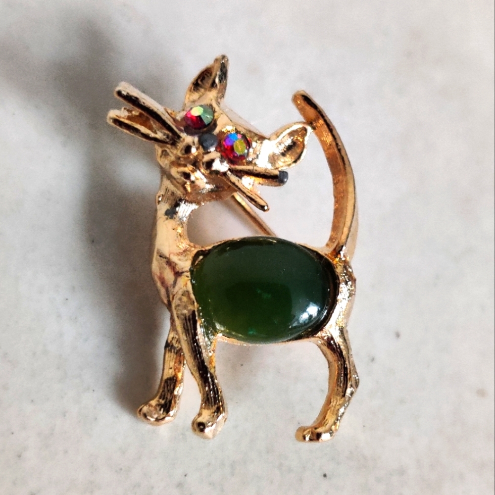 Vintage General Jade Belly Cat Brooch